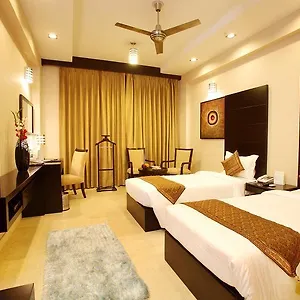 https://oyo-13783-the-claire.top-gurgaonhotels.com